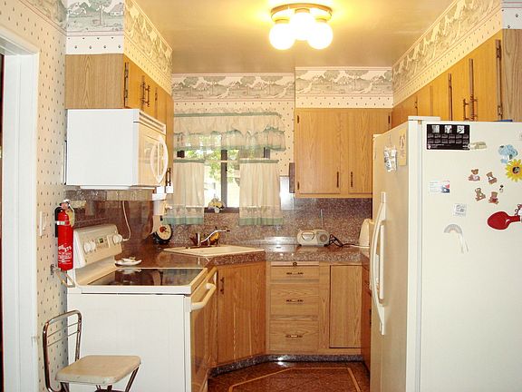 Updated kitchen with Granite counters