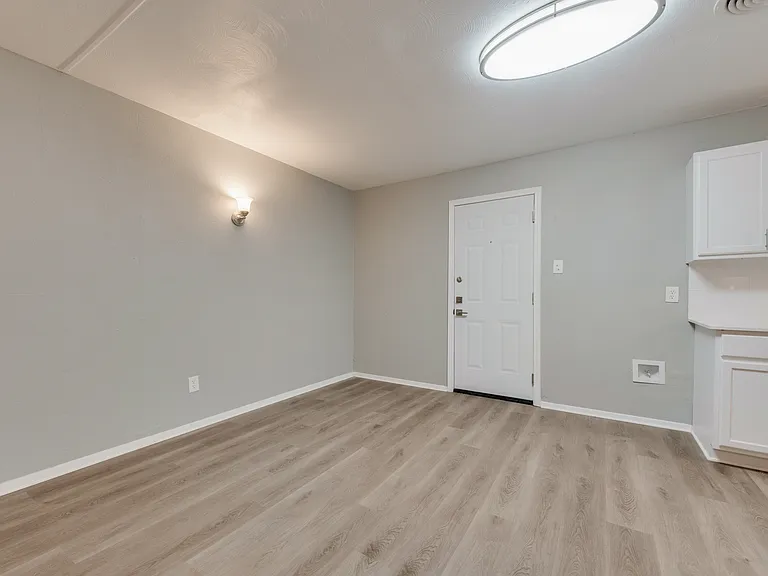 113 N Wisteria St — Photo 7