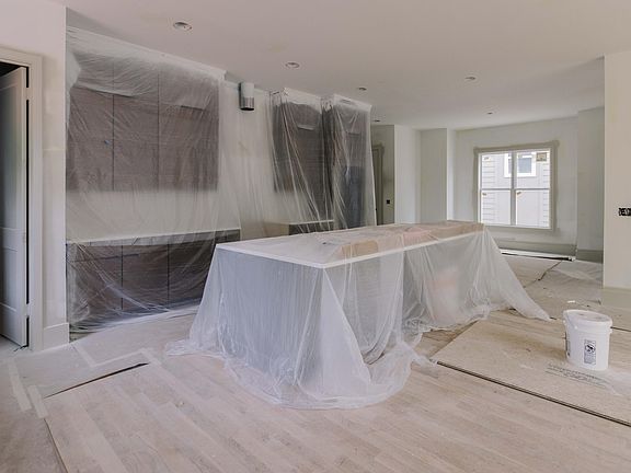 5th image of 1005 Addison Pl