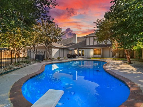 207 Fresh Meadow Dr