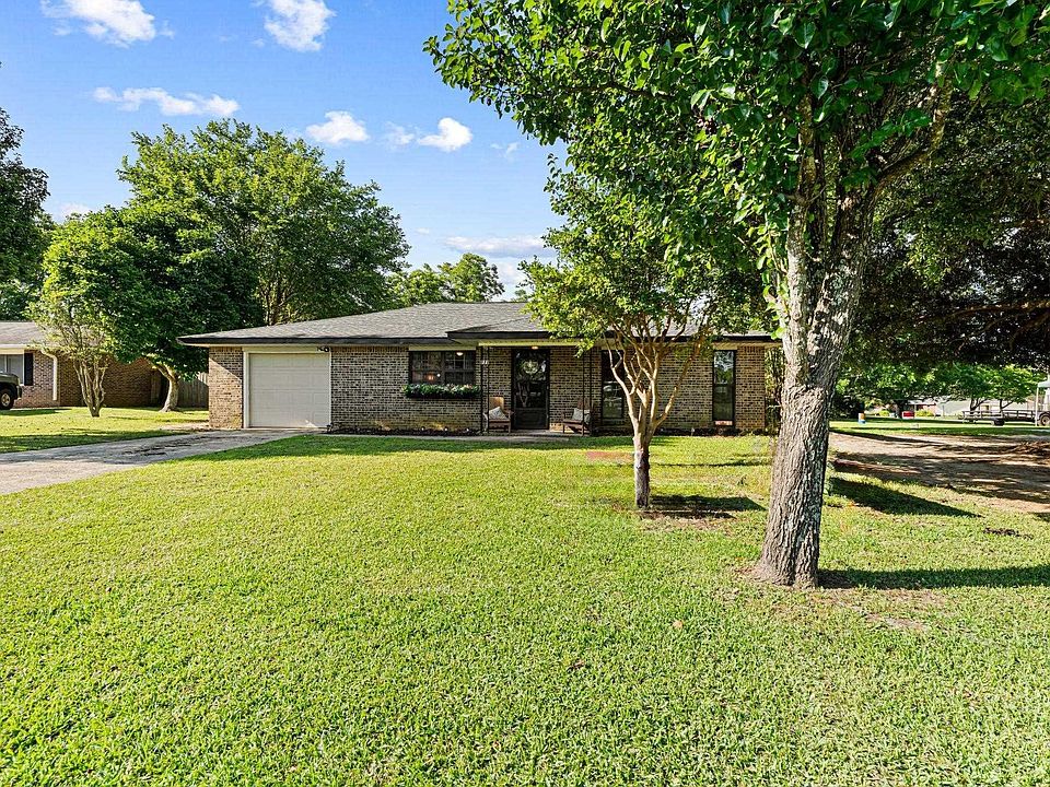 1st image of 121 Barnesdale Dr