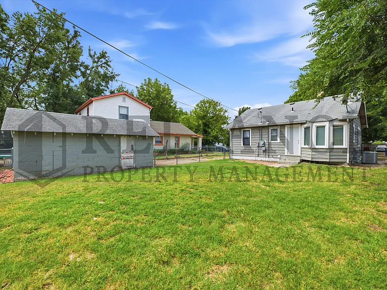 1836 S Gold St — Photo 7