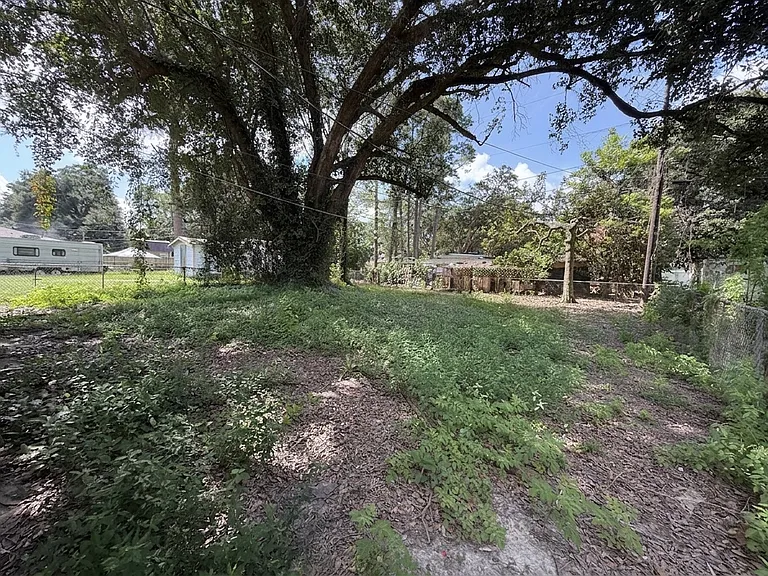 126 Sherwood Dr — Photo 10