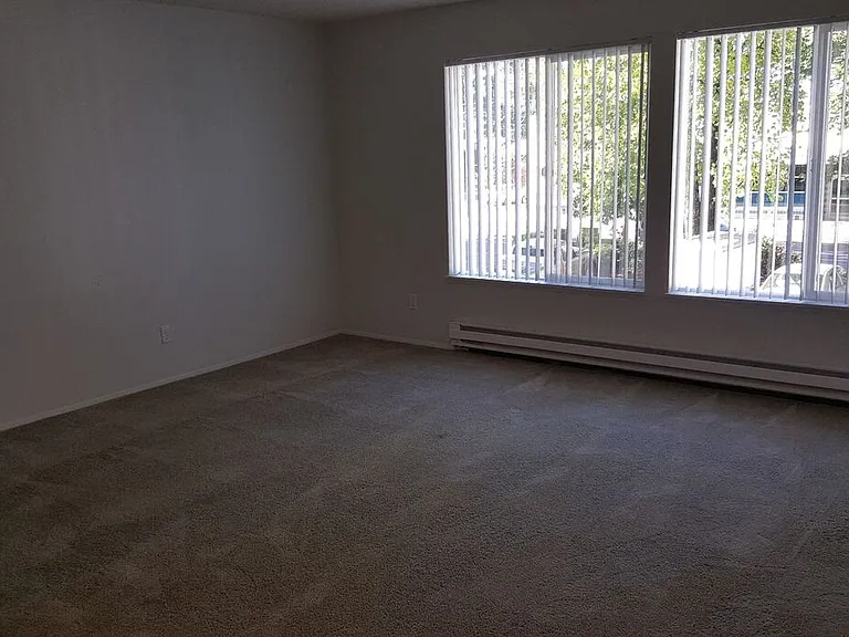 Tristin Square Apartments — Photo 16