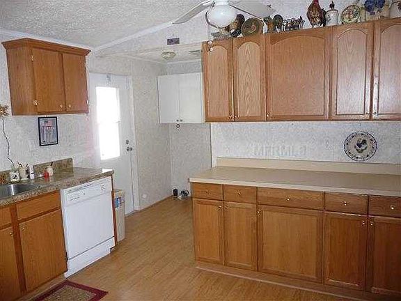 3rd image of 1000 Kings Hwy Unit 204