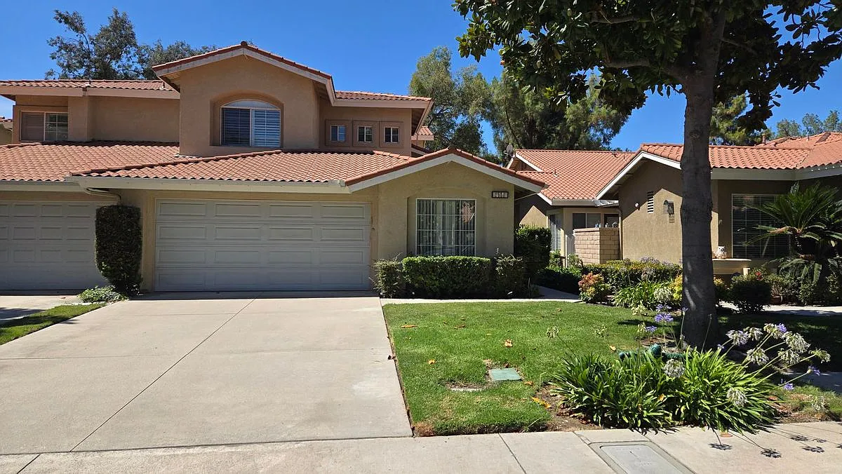 3 bed, 3.0 bath, 2080 sqft, $3,900 — Photo 1