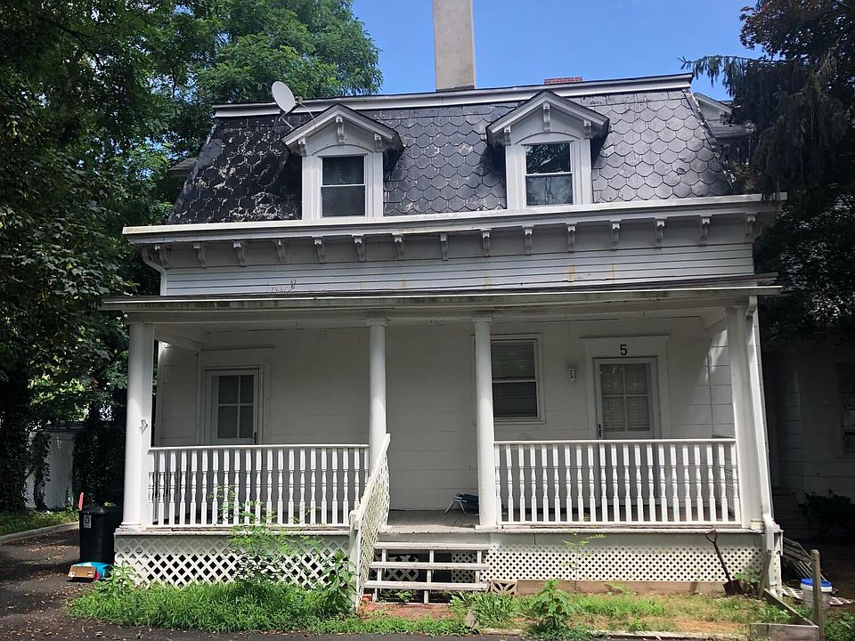 2nd image of 1180 Lincoln Court