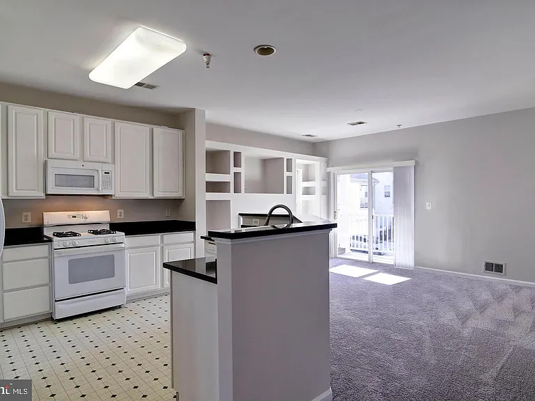 20261 Owings Ter — Photo 10