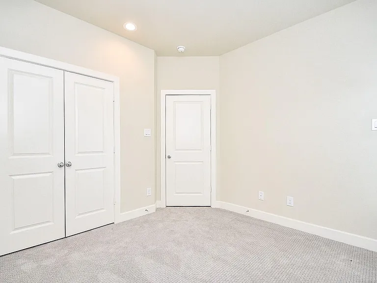 2307 Warhol Way — Photo 11