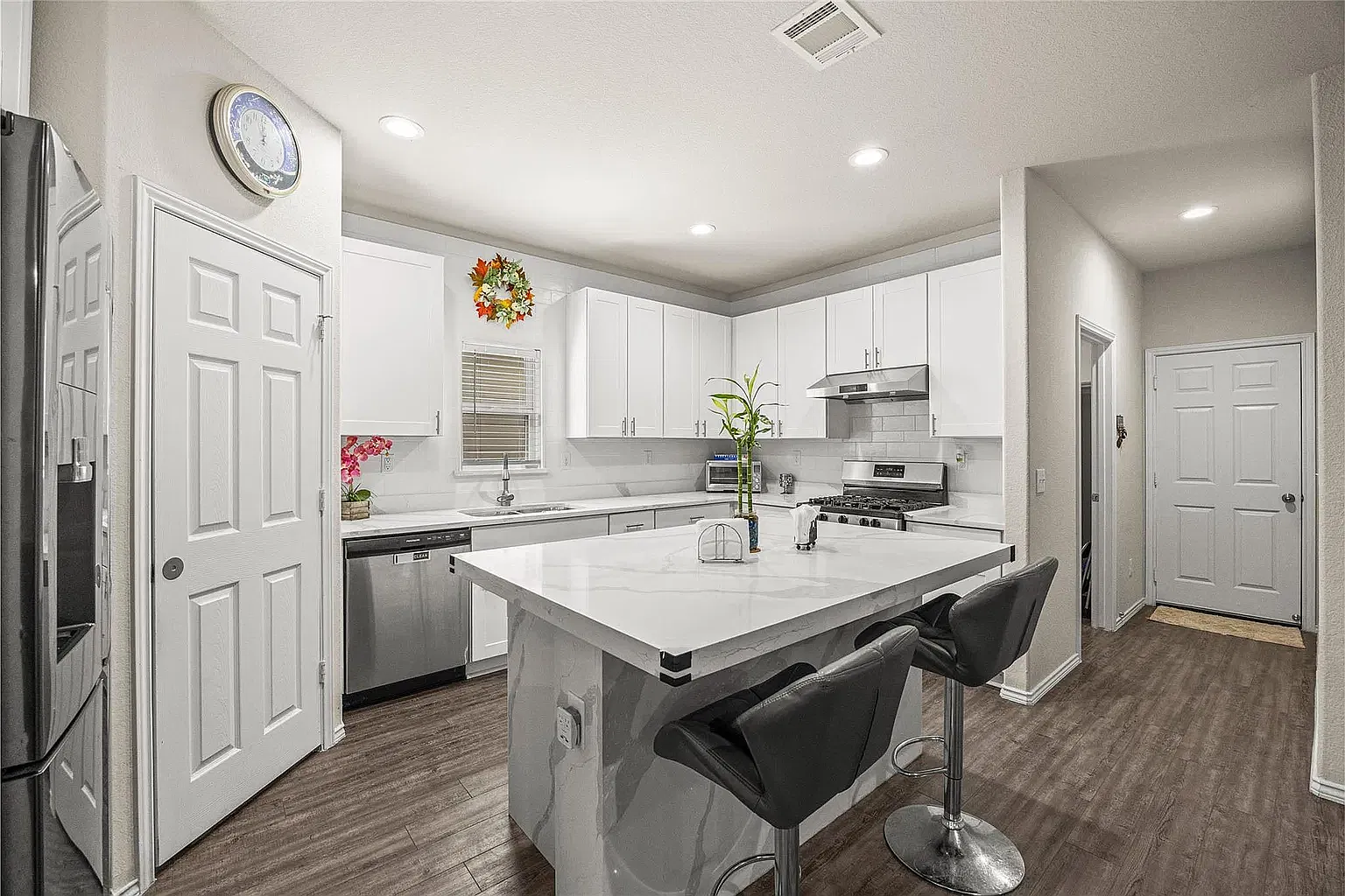 3 bed, 2.5 bath, 2064 sqft, $2,100 — Photo 4