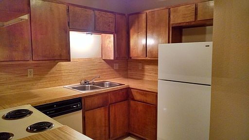 3rd image of 1611 N Main St APT E