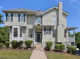 56 Kentworth Ct, Flemington, NJ 08822