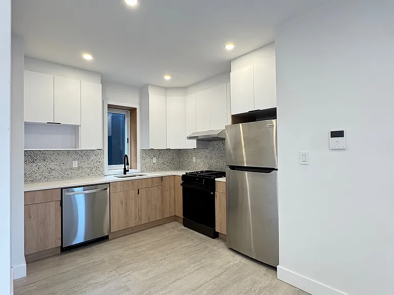 1634 W 2nd St #1A — Photo 4