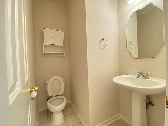 4th image of 540 Mannington Ln