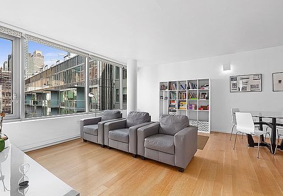 3rd image of 425 W 53rd St APT 602