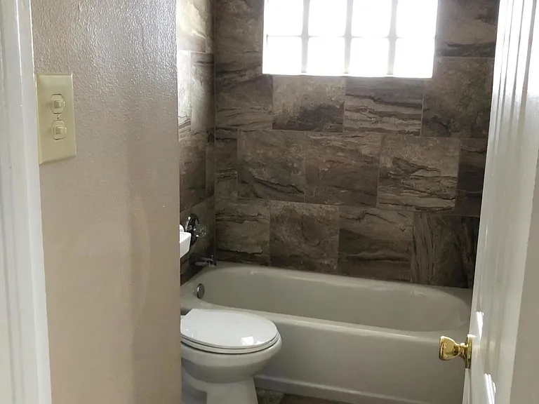 5717 Bainbridge Ave — Photo 8