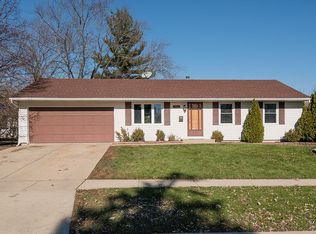 1687 S Green Meadows Blvd, Streamwood, IL 60107