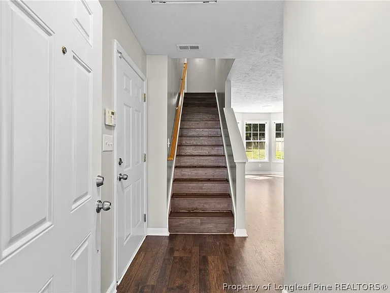 124 Hosta Dr — Photo 4