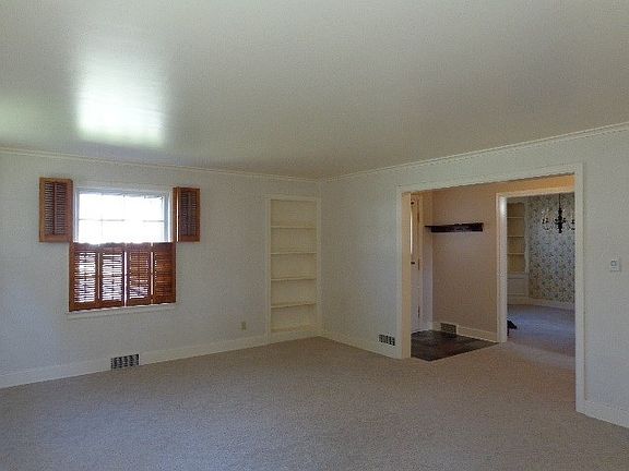 5th image of 22 Buckingham Dr