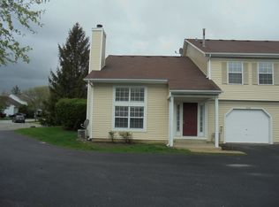 218 Ivy Ct, Streamwood, IL 60107