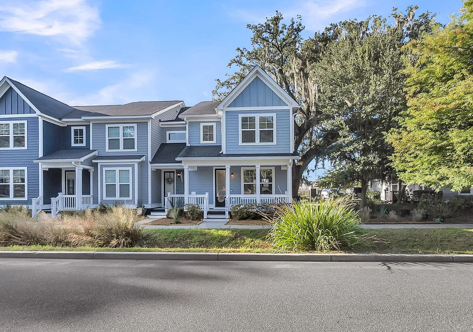 Stunning 3-Bed 2.5-Bath Home in Park Circle at Oak Terrace Preserve — Photo 2