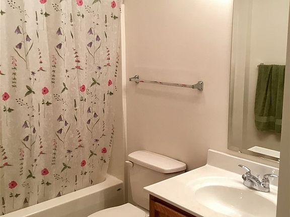 5th image of 626 Sirrine St