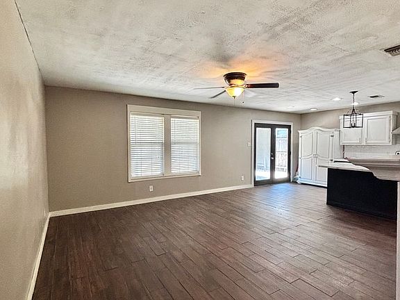 3rd image of 1802 High Butte Dr