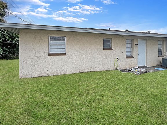 3rd image of 328 Cape Coral Pkwy W APT 2