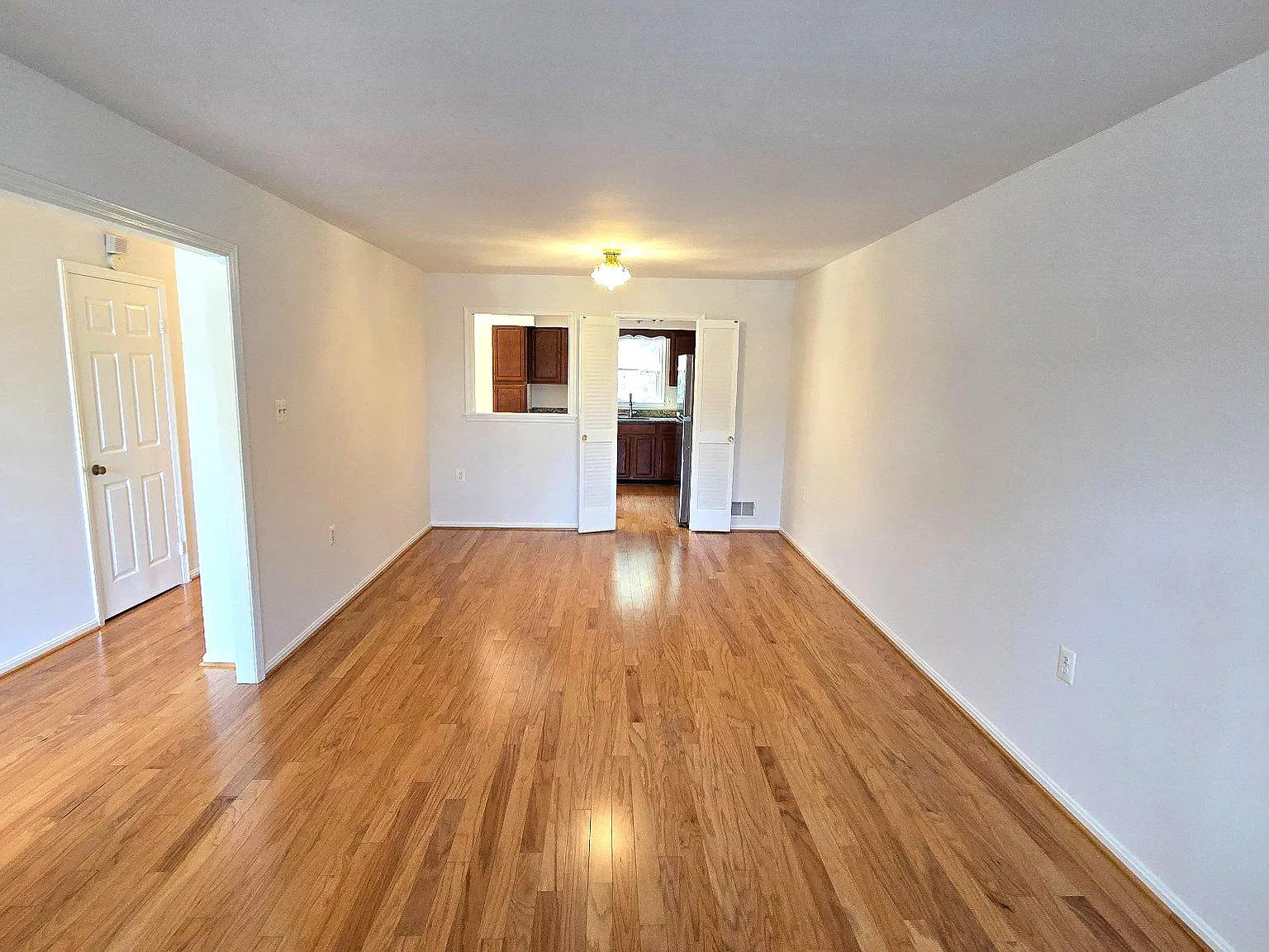 3 bed, 3.5 bath, 1865 sqft, $2,600 — Photo 4