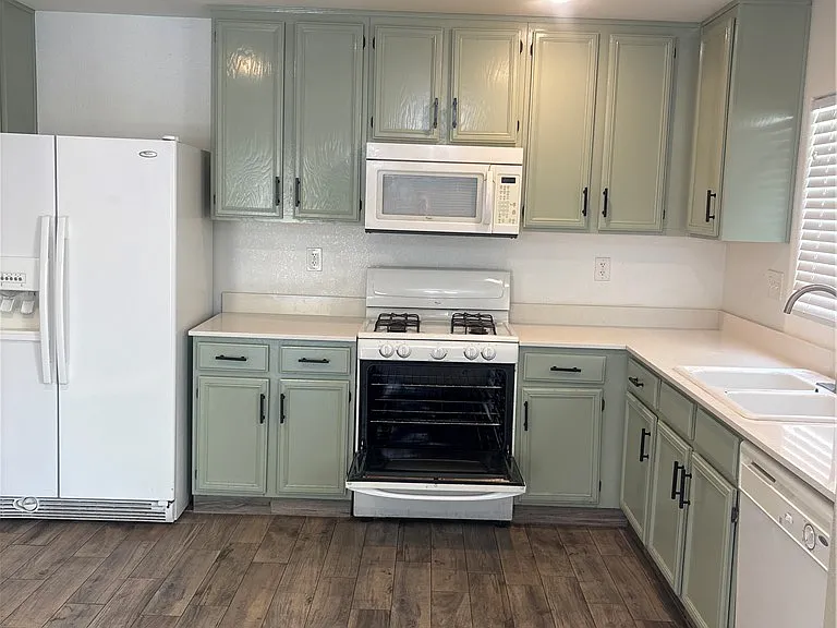 575 Primrose Hill Ave — Photo 2