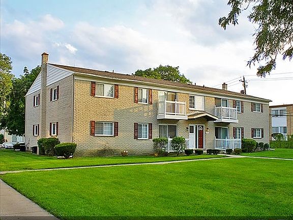 Mature landscaped grounds