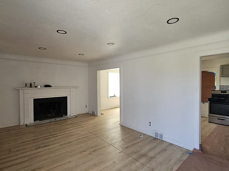4001 E Outer Dr — Photo 4