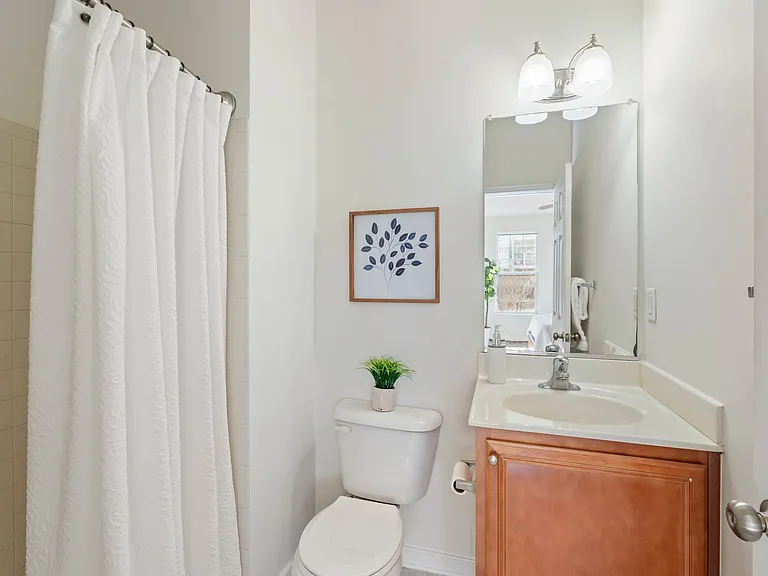 650 Claire Ln — Photo 25