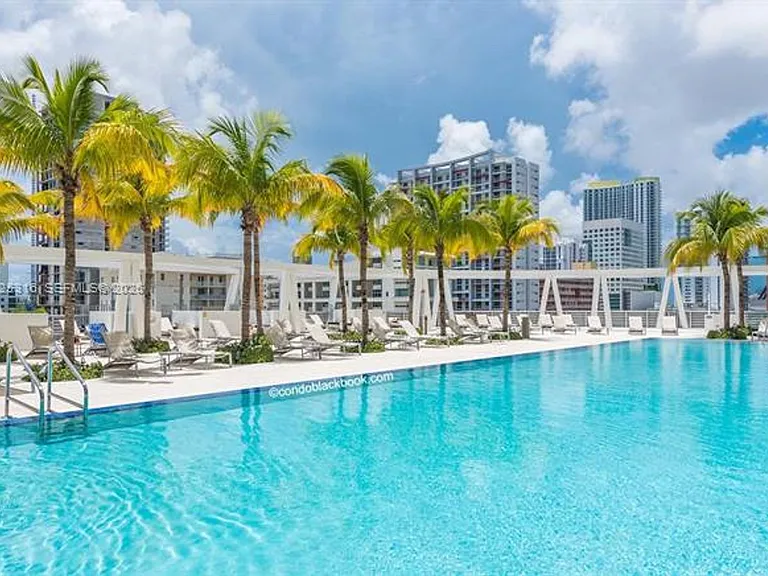 1111 SW 1st Ave #Penthouse 3822 — Photo 35