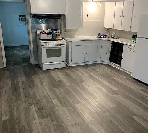 2nd image of 930 W Ash Ave