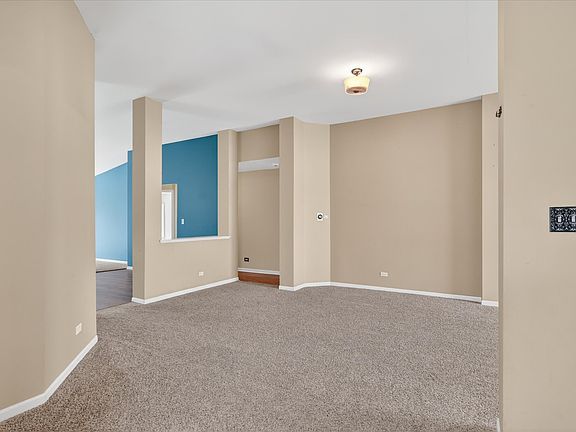 5th image of 1161 Hawthorne Ln