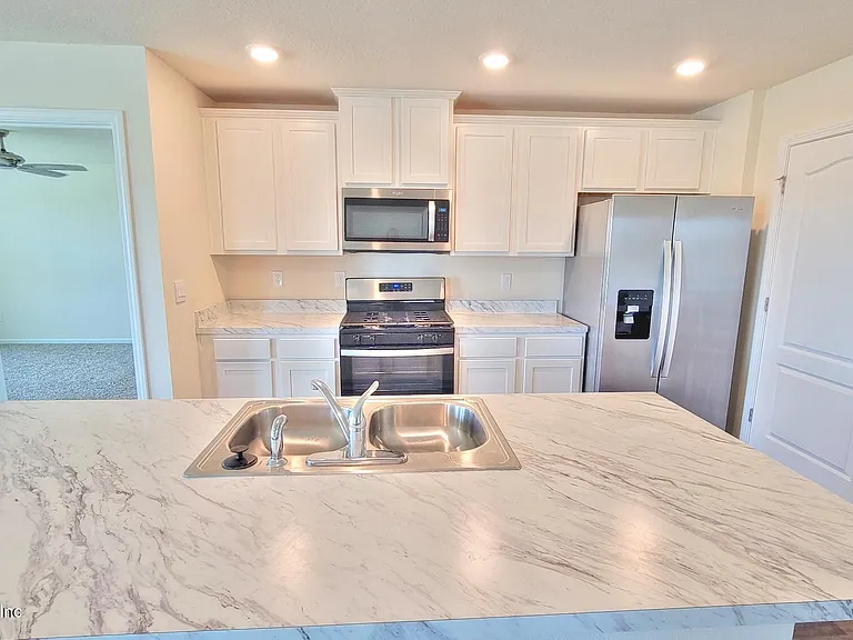121 Aveiro Way — Photo 10