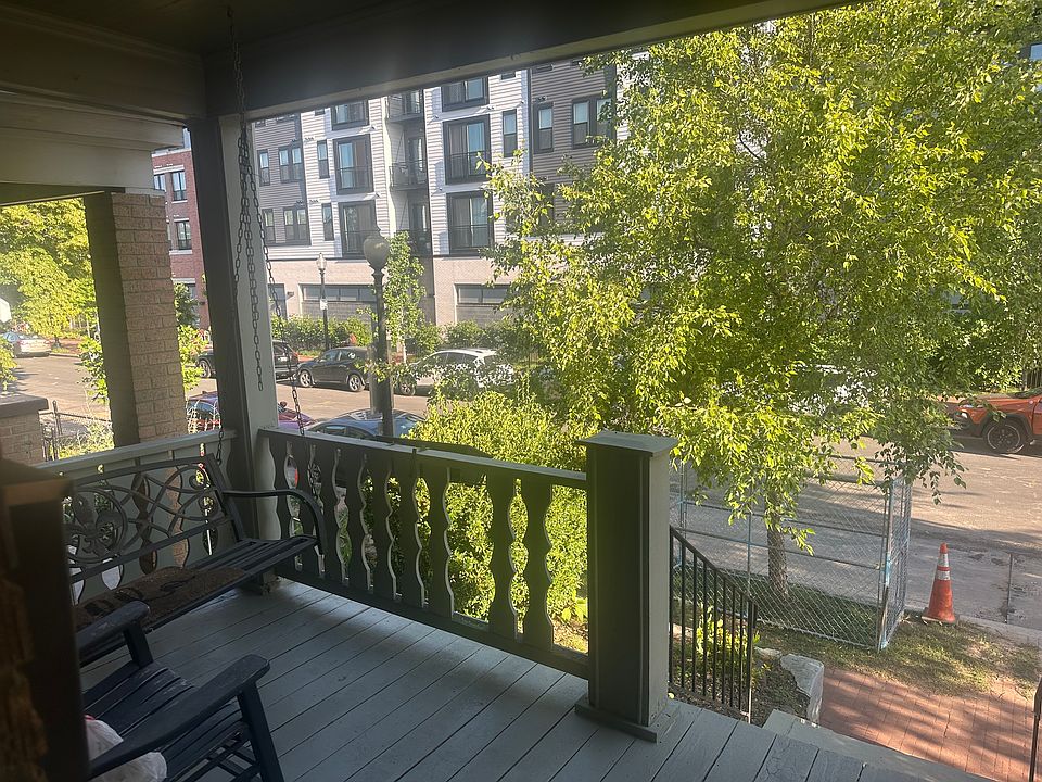 1st image of 1352 D St SE