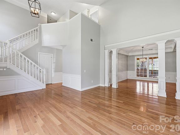 4th image of 8806 Glenside St