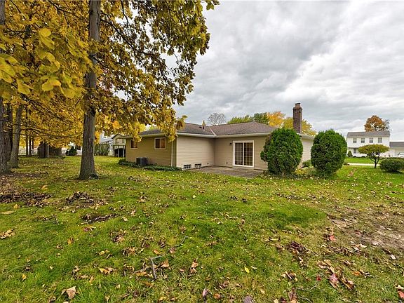 3rd image of 8665 Newcomb Dr