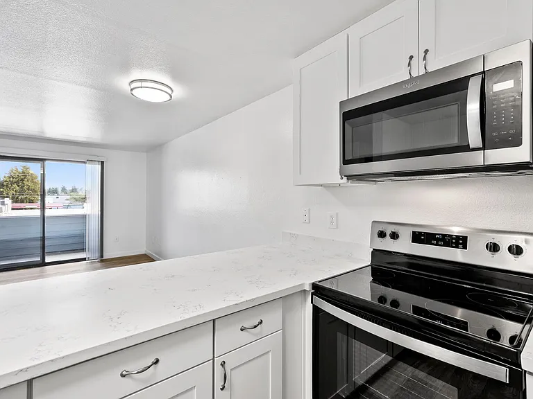 Michelle Apartments — Photo 9