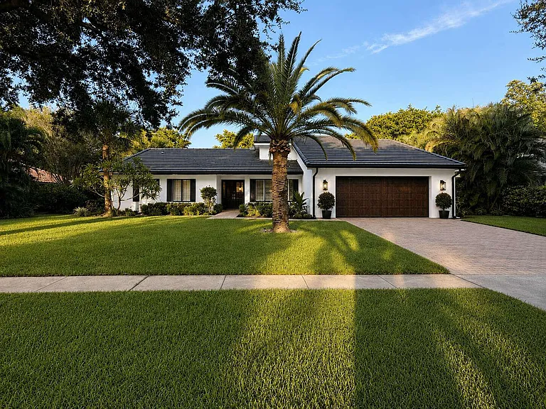 2932 Banyan Boulevard Cir NW — Photo 4