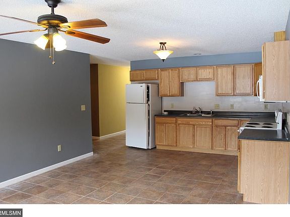 4th image of 608 Southside Dr #B