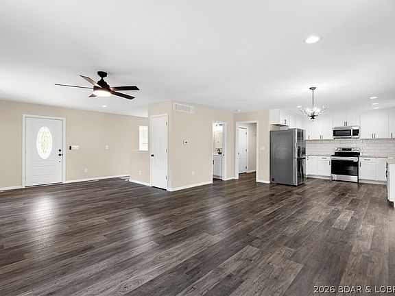 4th image of 170 Carol Ann Ct