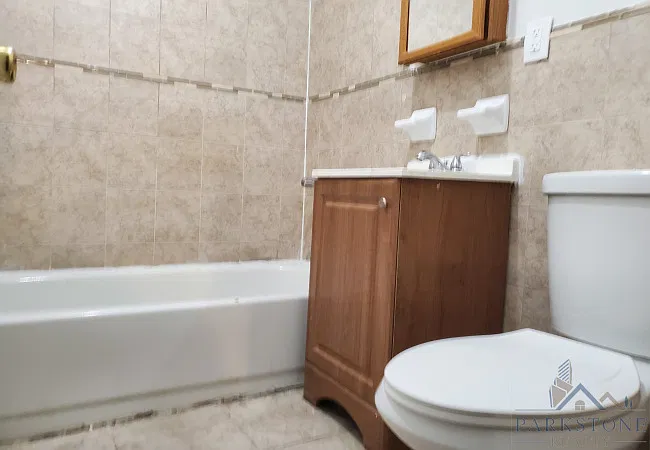 3 bed, 1.5 bath, 850 sqft, $2,550 — Photo 1