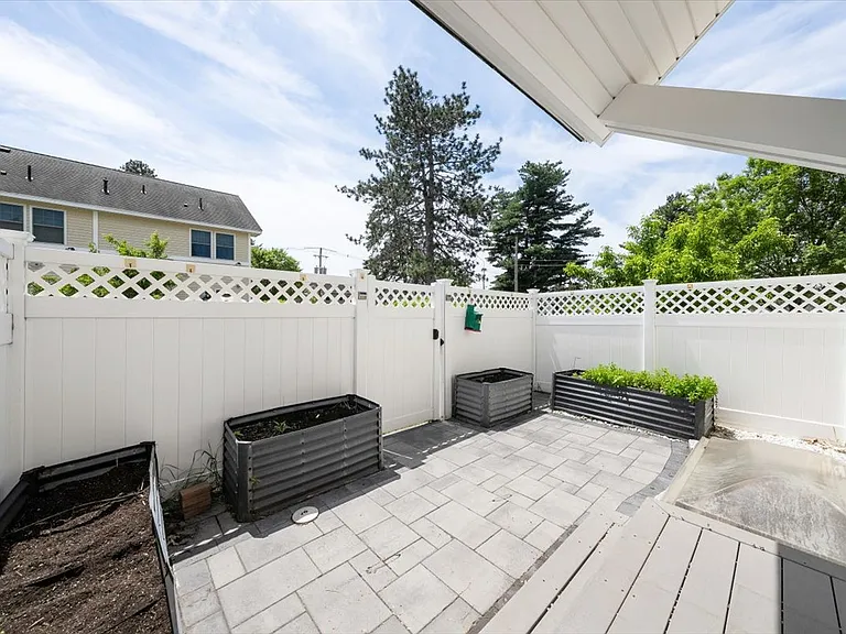 6 Bates St #A — Photo 29