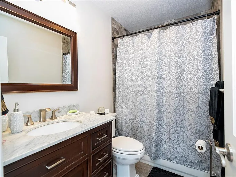 1594 Frances St — Photo 29