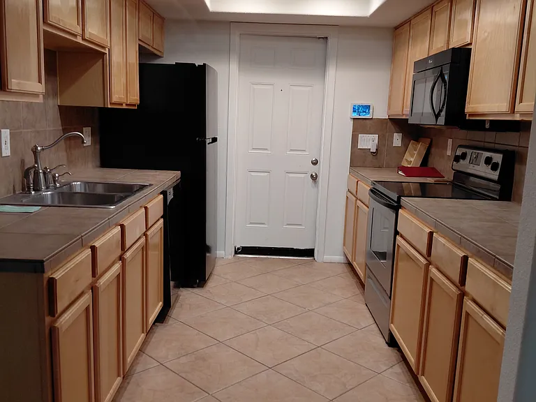 Kitchen (fully equipped)