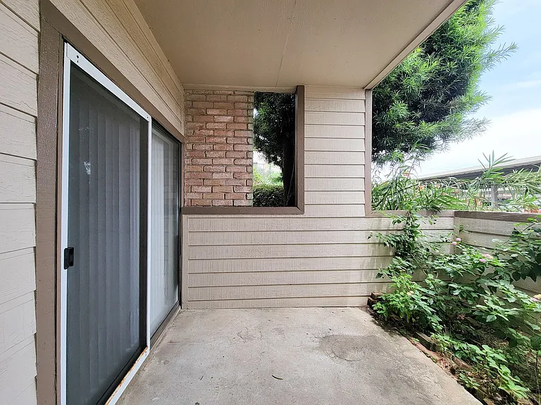 7119 N Holiday Dr — Photo 35