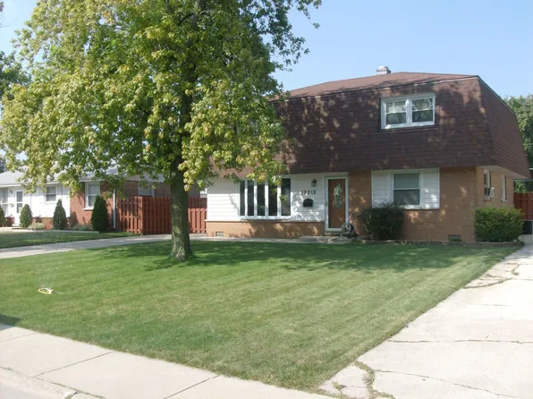 13012 W Playfield Dr, Crestwood, IL 60445